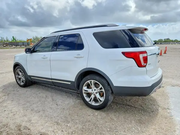1FM5K8D81GGC52402 2016 FORD EXPLORER - Image 2