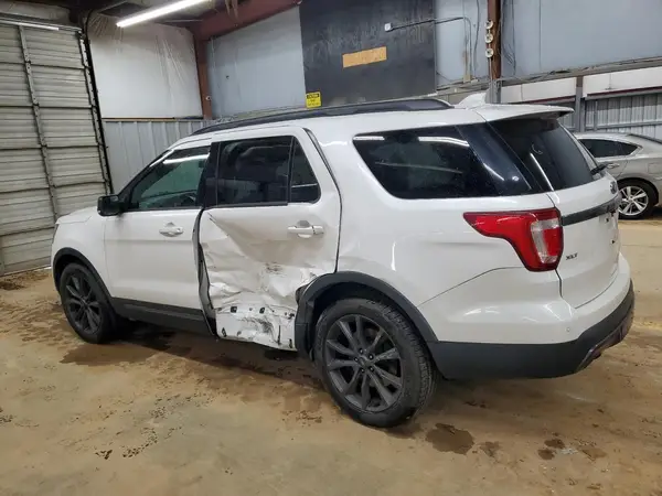 1FM5K8D81HGE18421 2017 FORD EXPLORER - Image 2