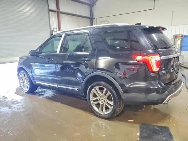 1FM5K8D82HGB60877 2017 FORD EXPLORER - Image 2