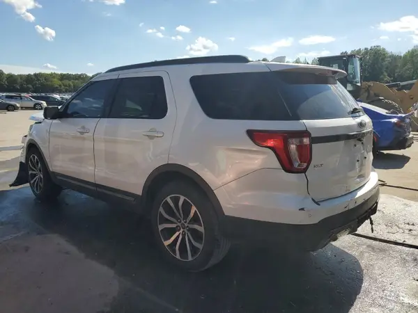 1FM5K8D82HGC17305 2017 FORD EXPLORER - Image 2