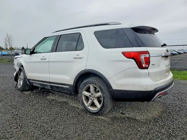 1FM5K8D82HGC58260 2017 FORD EXPLORER - Image 2