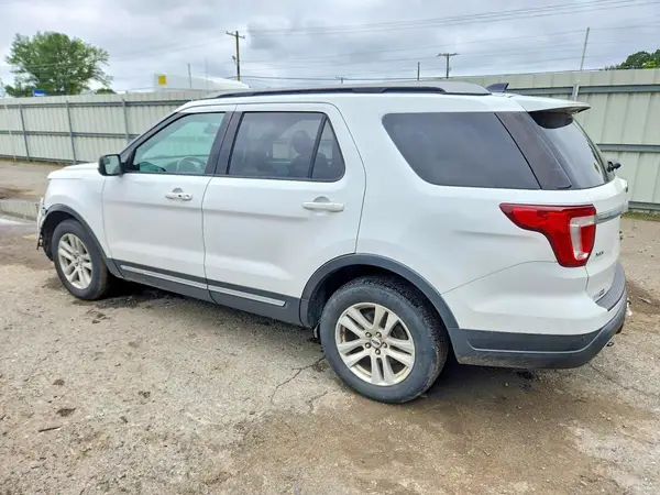 1FM5K8D82JGA30975 2018 FORD EXPLORER - Image 2