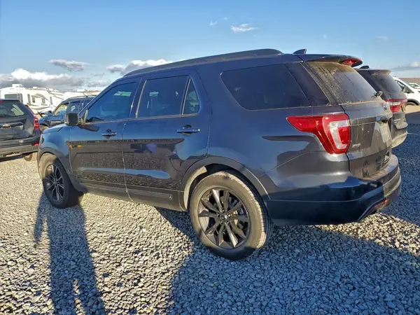 1FM5K8D84HGE11642 2017 FORD EXPLORER - Image 2