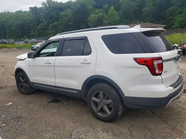 1FM5K8D85GGD22886 2016 FORD EXPLORER - Image 2
