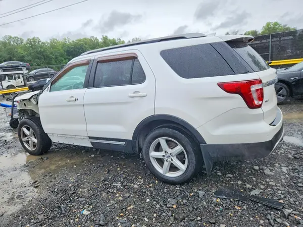 1FM5K8D85HGA01111 2017 FORD EXPLORER - Image 2