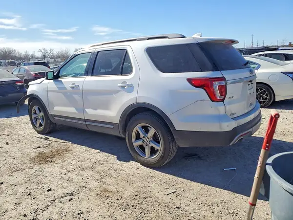 1FM5K8D85HGE35058 2017 FORD EXPLORER - Image 2