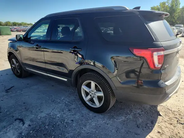 1FM5K8D86HGC13810 2017 FORD EXPLORER - Image 2