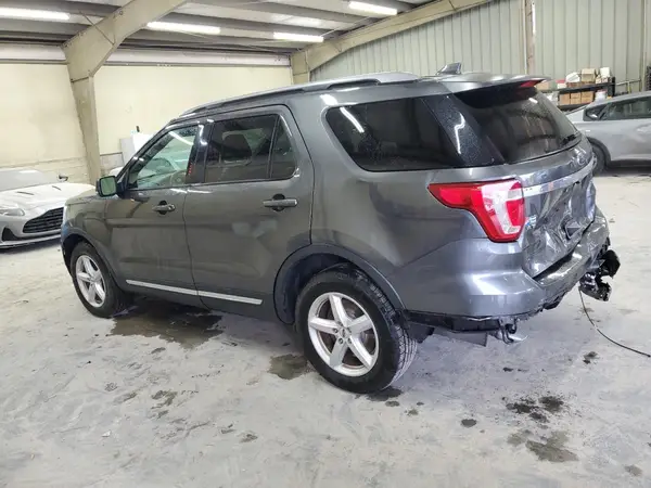 1FM5K8D86HGD62718 2017 FORD EXPLORER - Image 2