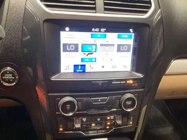 1FM5K8D86HGD65764 2017 FORD EXPLORER - Image 2