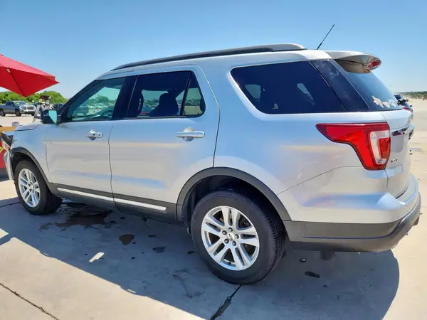 1FM5K8D86JGA56687 2018 FORD EXPLORER - Image 2