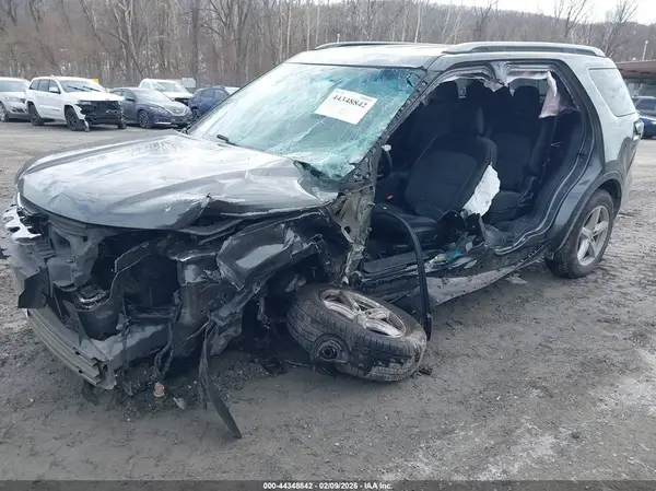 1FM5K8D87HGB00366 2017 FORD EXPLORER - Image 2