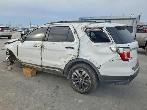 1FM5K8D87JGB09123 2018 FORD EXPLORER - Image 2