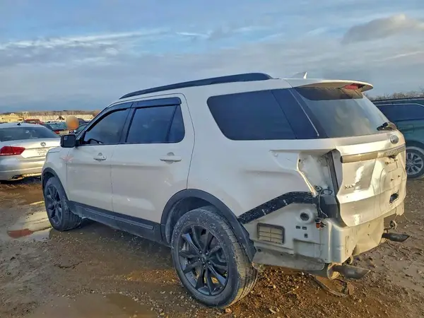1FM5K8D88HGC13226 2017 FORD EXPLORER - Image 2