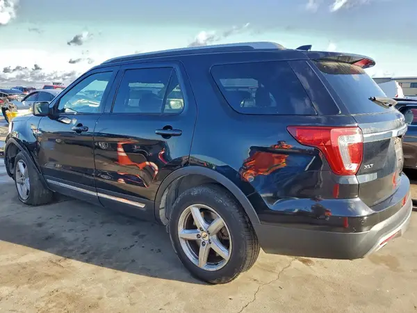 1FM5K8D88HGC77735 2017 FORD EXPLORER - Image 2