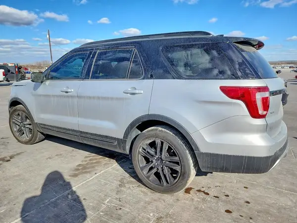 1FM5K8D89HGC61589 2017 FORD EXPLORER - Image 2