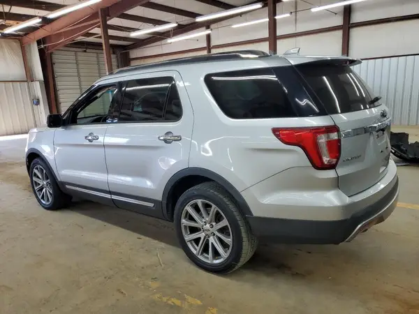 1FM5K8F84HGA16745 2017 FORD EXPLORER - Image 2