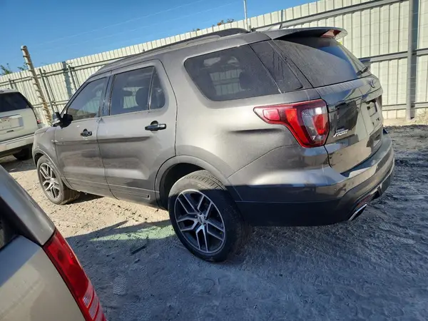 1FM5K8GT0HGA56176 2017 FORD EXPLORER - Image 2