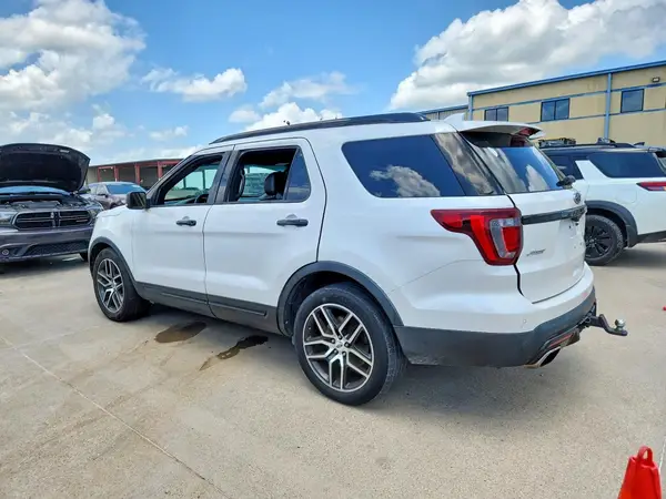 1FM5K8GT1GGA61806 2016 FORD EXPLORER - Image 2