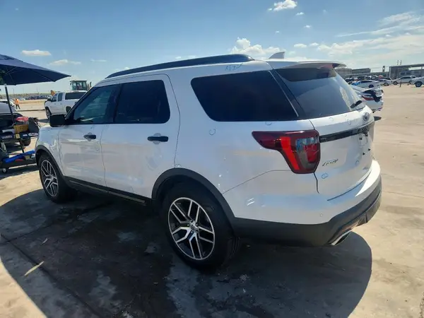 1FM5K8GT1GGB33121 2016 FORD EXPLORER - Image 2