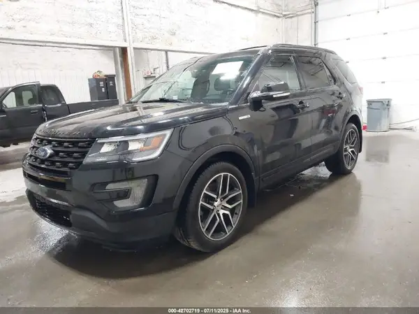 1FM5K8GT1HGB00329 2017 FORD EXPLORER - Image 2