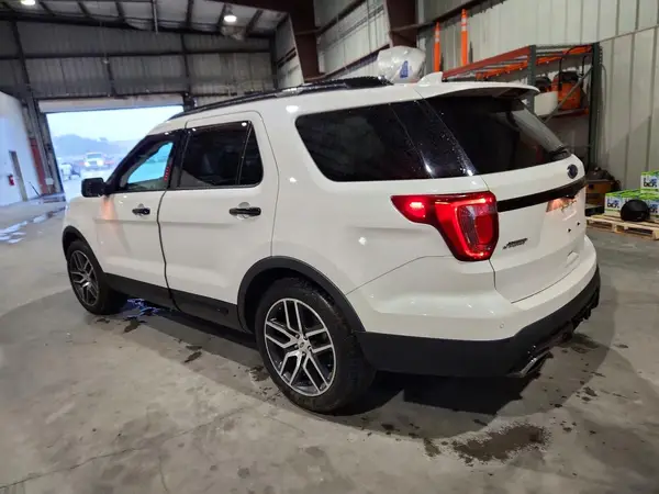 1FM5K8GT1HGD61900 2017 FORD EXPLORER - Image 2