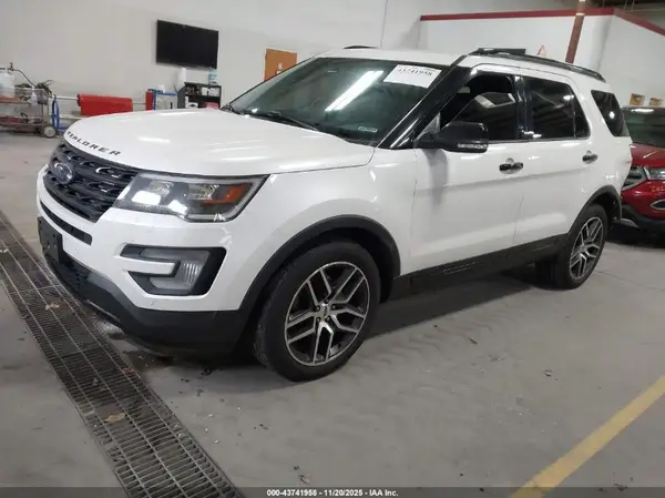 1FM5K8GT1HGE16197 2017 FORD EXPLORER - Image 2