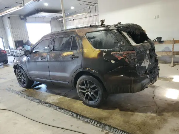 1FM5K8GT2HGE32246 2017 FORD EXPLORER - Image 2
