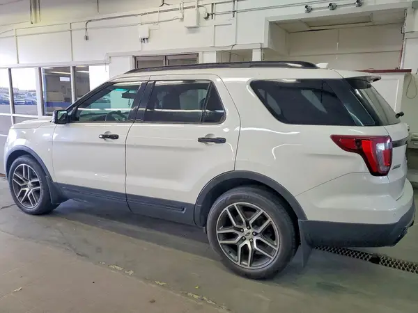 1FM5K8GT3GGB80540 2016 FORD EXPLORER - Image 2