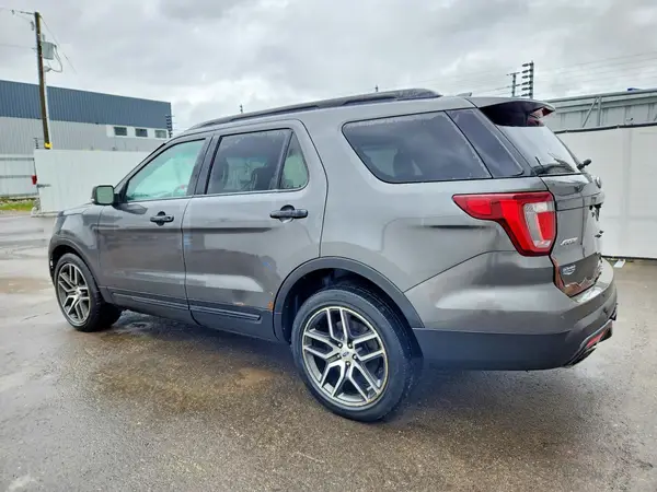 1FM5K8GT3HGA25102 2017 FORD EXPLORER - Image 2