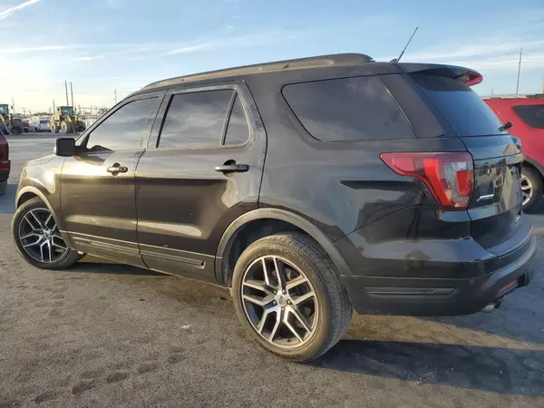1FM5K8GT3JGB43639 2018 FORD EXPLORER - Image 2