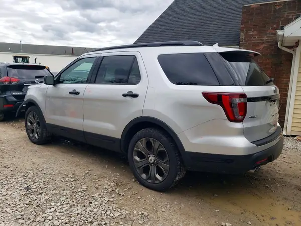 1FM5K8GT3JGB87611 2018 FORD EXPLORER - Image 2