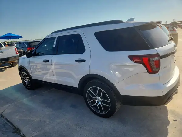 1FM5K8GT5GGA76311 2016 FORD EXPLORER - Image 2