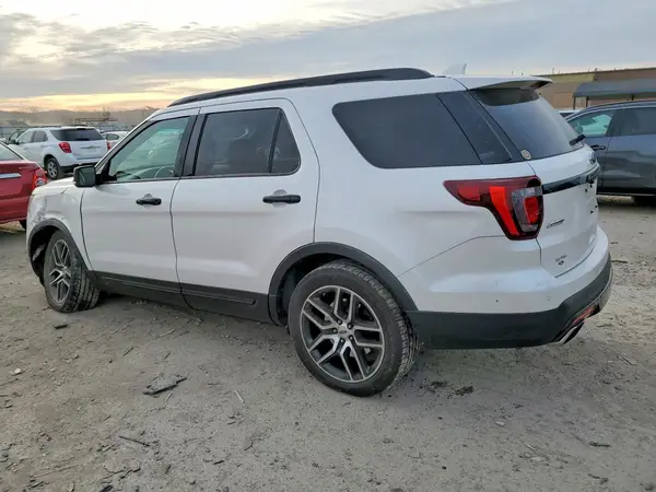 1FM5K8GT5GGB26561 2016 FORD EXPLORER - Image 2