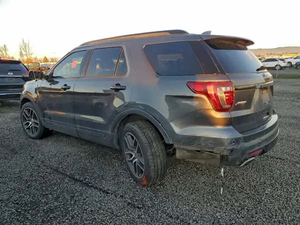 1FM5K8GT5GGC47509 2016 FORD EXPLORER - Image 2