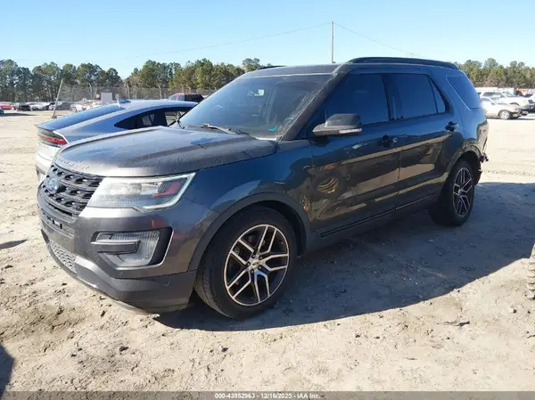 1FM5K8GT5HGA07118 2017 FORD EXPLORER - Image 2
