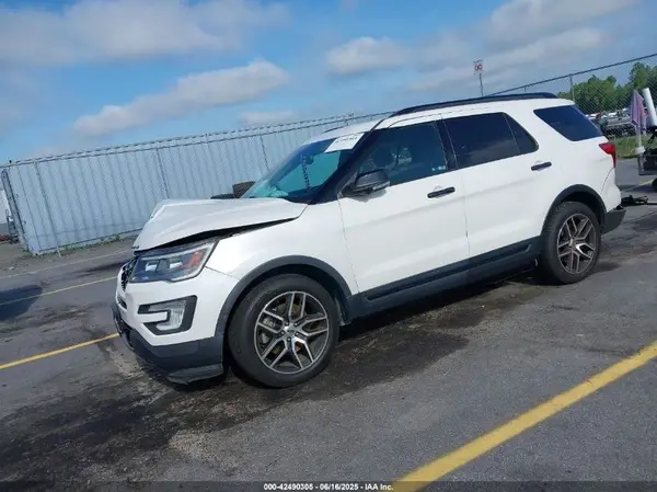 1FM5K8GT5HGE24240 2017 FORD EXPLORER - Image 2