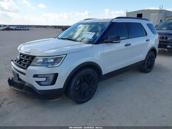 1FM5K8GT6HGC20241 2017 FORD EXPLORER - Image 2