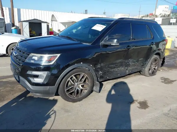 1FM5K8GT6HGE12176 2017 FORD EXPLORER - Image 2