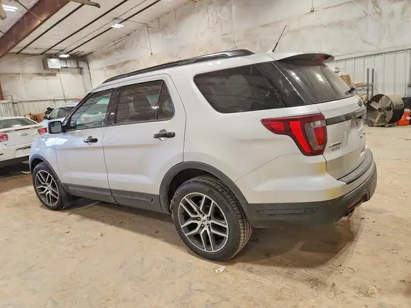 1FM5K8GT6JGA77457 2018 FORD EXPLORER - Image 2
