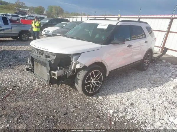 1FM5K8GT8GGC58228 2016 FORD EXPLORER - Image 2