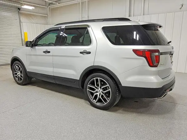 1FM5K8GT8HGC21584 2017 FORD EXPLORER - Image 2