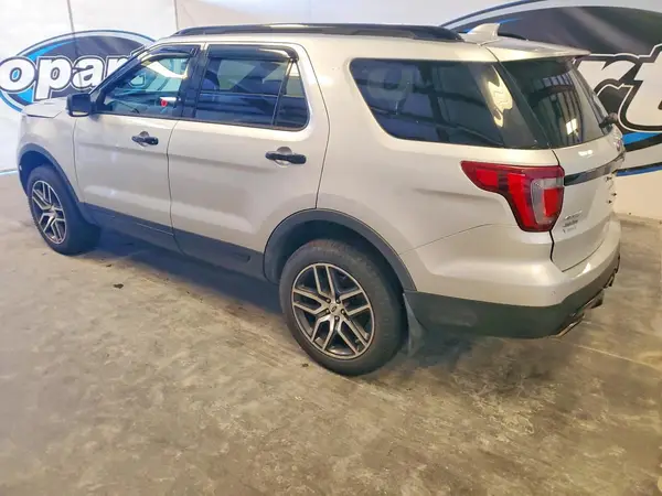 1FM5K8GT9HGC18001 2017 FORD EXPLORER - Image 2