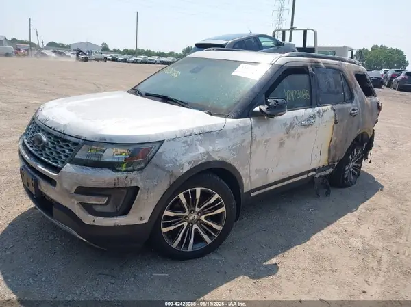 1FM5K8HT1GGC31323 2016 FORD EXPLORER - Image 2