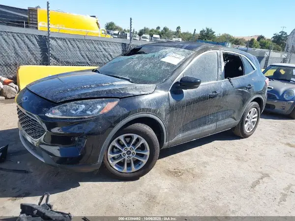 1FMCU0BZ1MUB03077 2021 FORD ESCAPE - Image 2
