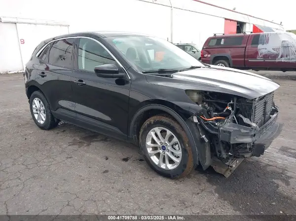 1FMCU0BZ3MUB03520 2021 FORD ESCAPE - Image 1