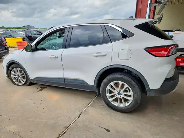 1FMCU0BZ4NUB46572 2022 FORD ESCAPE - Image 2