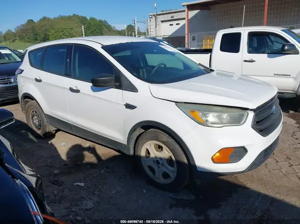 1FMCU0F70HUC12418 2017 FORD ESCAPE - Image 1