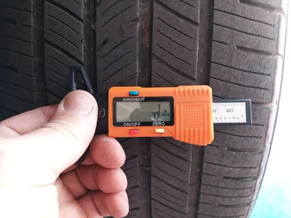 1FMCU0F70JUA66169 2018 FORD ESCAPE - Image 2