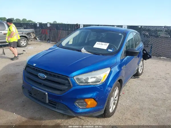 1FMCU0F71HUB60300 2017 FORD ESCAPE - Image 2