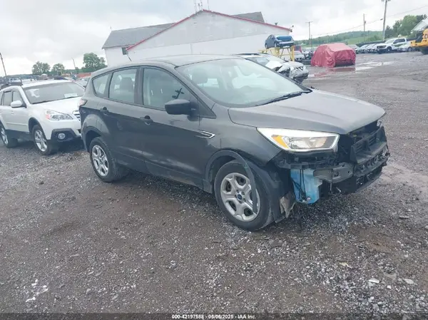 1FMCU0F71HUD35645 2017 FORD ESCAPE - Image 1